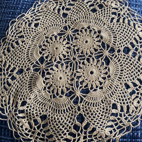 Bundle of 4 vintage doilies - Picture 5 of 5